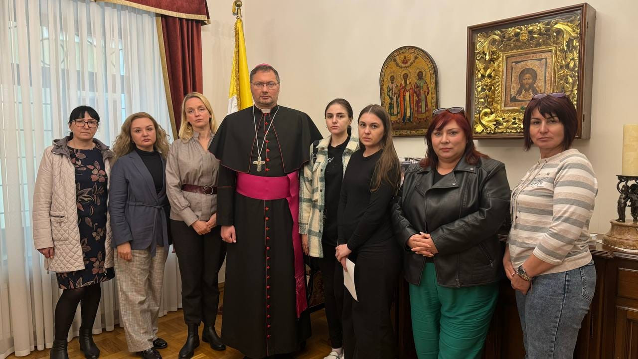 Його Високопреосвященство архієпископ Вісвальдас Кульбокас вчергове зустрівся  з рідними полонених і зниклих українських захисників.